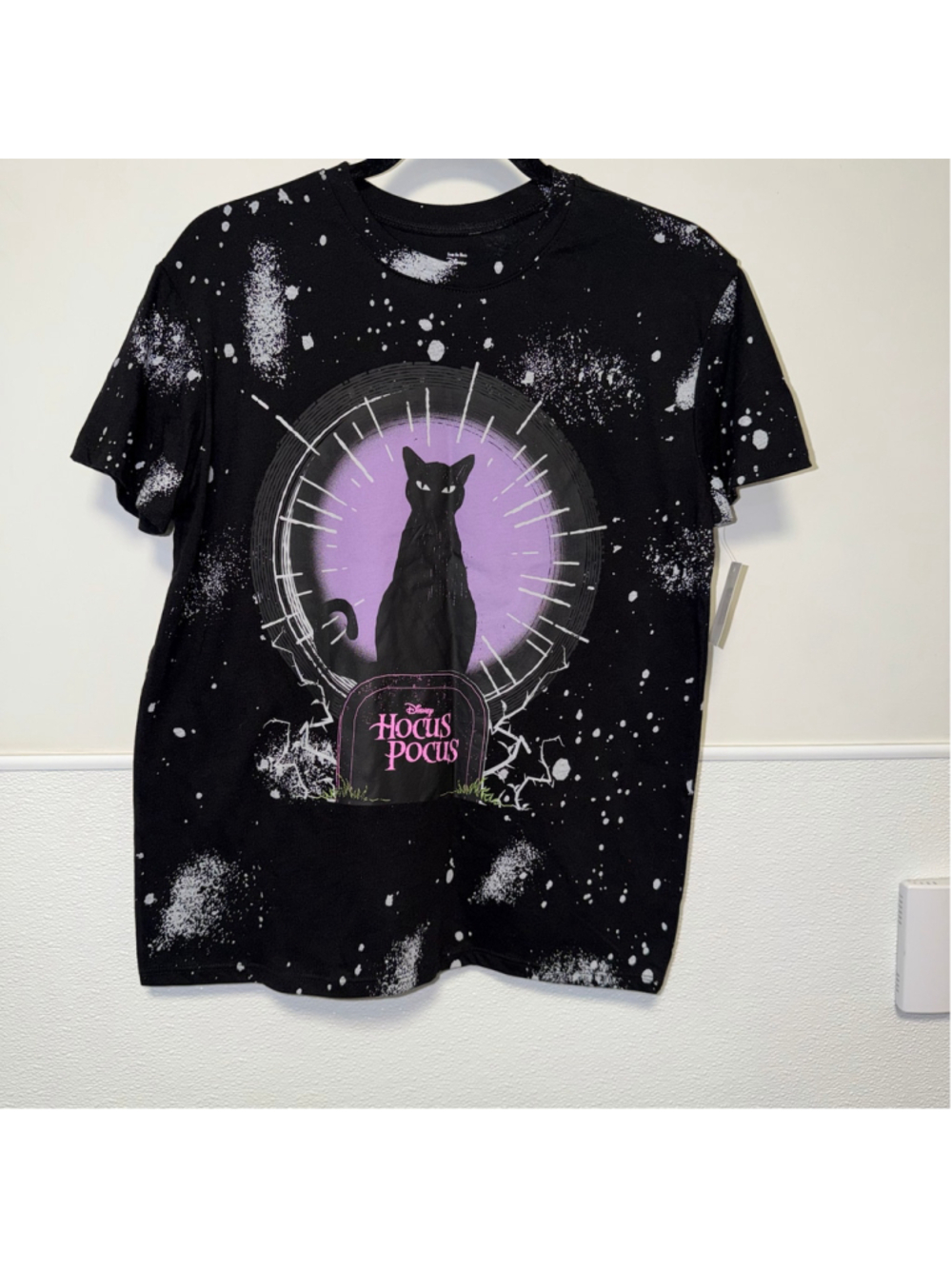 Women's Disney Hocus Pocus Graphic Tee Black Purple White Size XS New NWT Cat